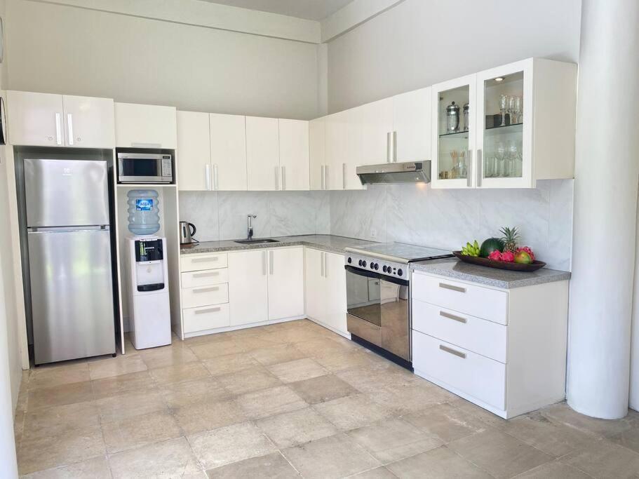 Villa Fabulous Modern 3 Br. In Large Pool *
