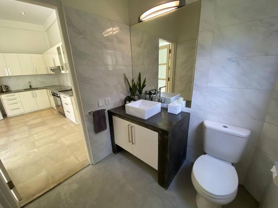 Villa Fabulous Modern 3 Br. In Large Pool