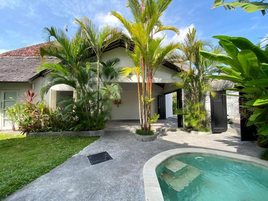 Fabulous Modern 3 Br. In Large Pool Villa